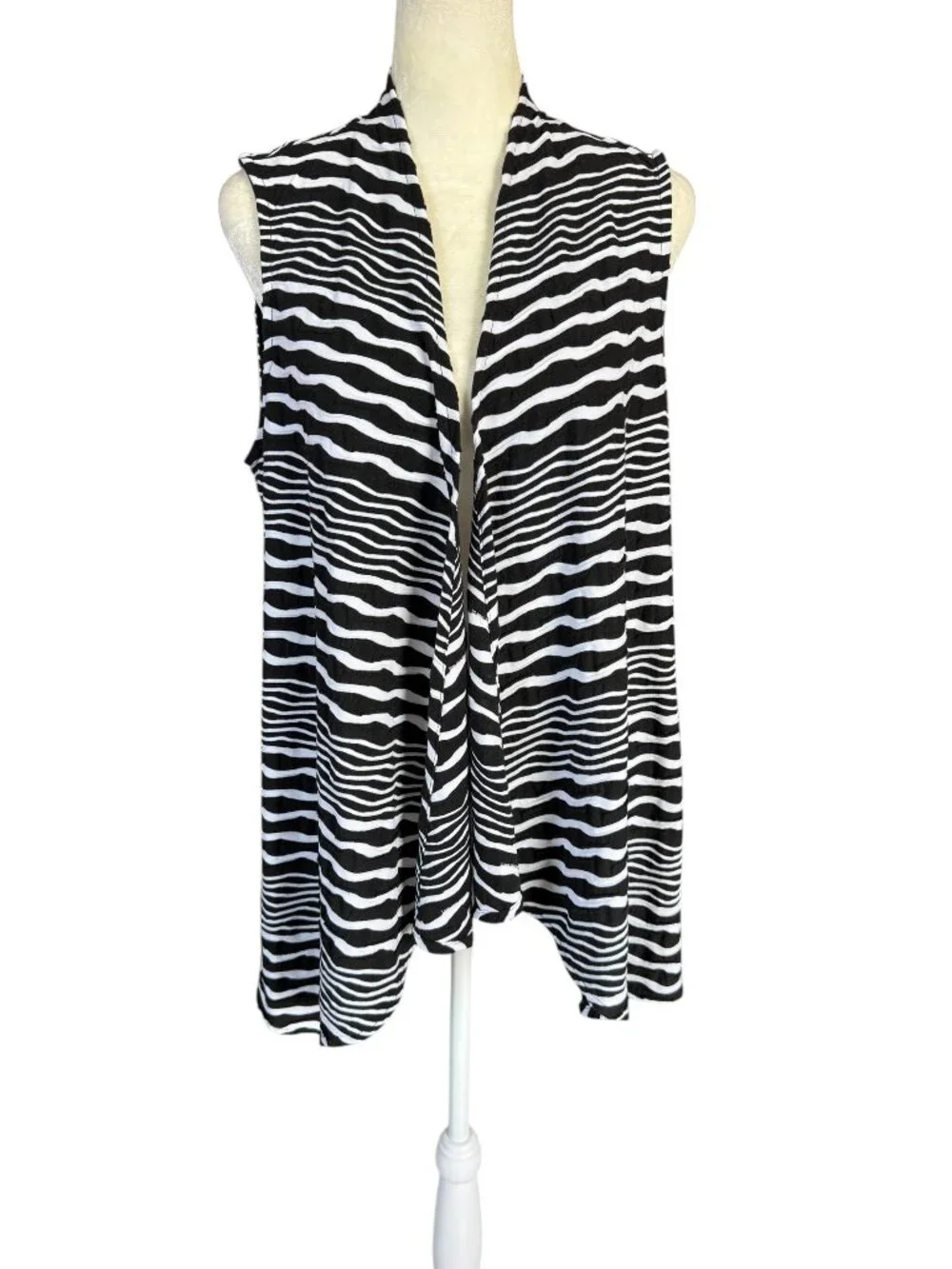 Easywear by Chico's 1 women's black and white waterfall stripes cardigan vest